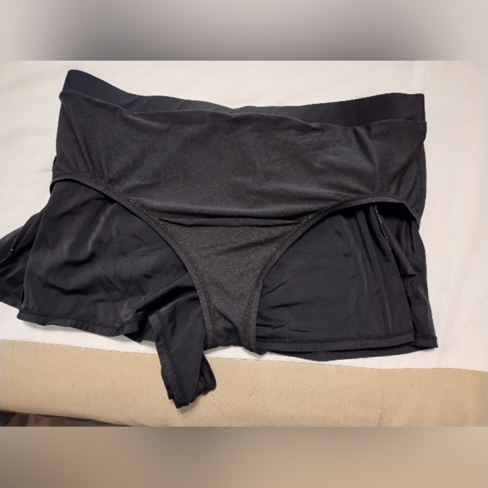 Coastal Cove Women's Black Shorts - Picture 4 of 9